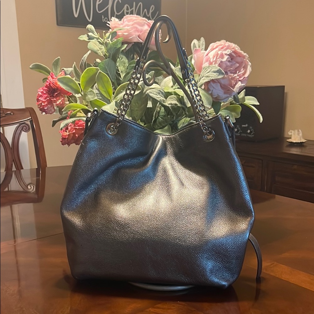 Michael Kors Elegant silver Leather Tote Bag mint condition like new. Crossbody